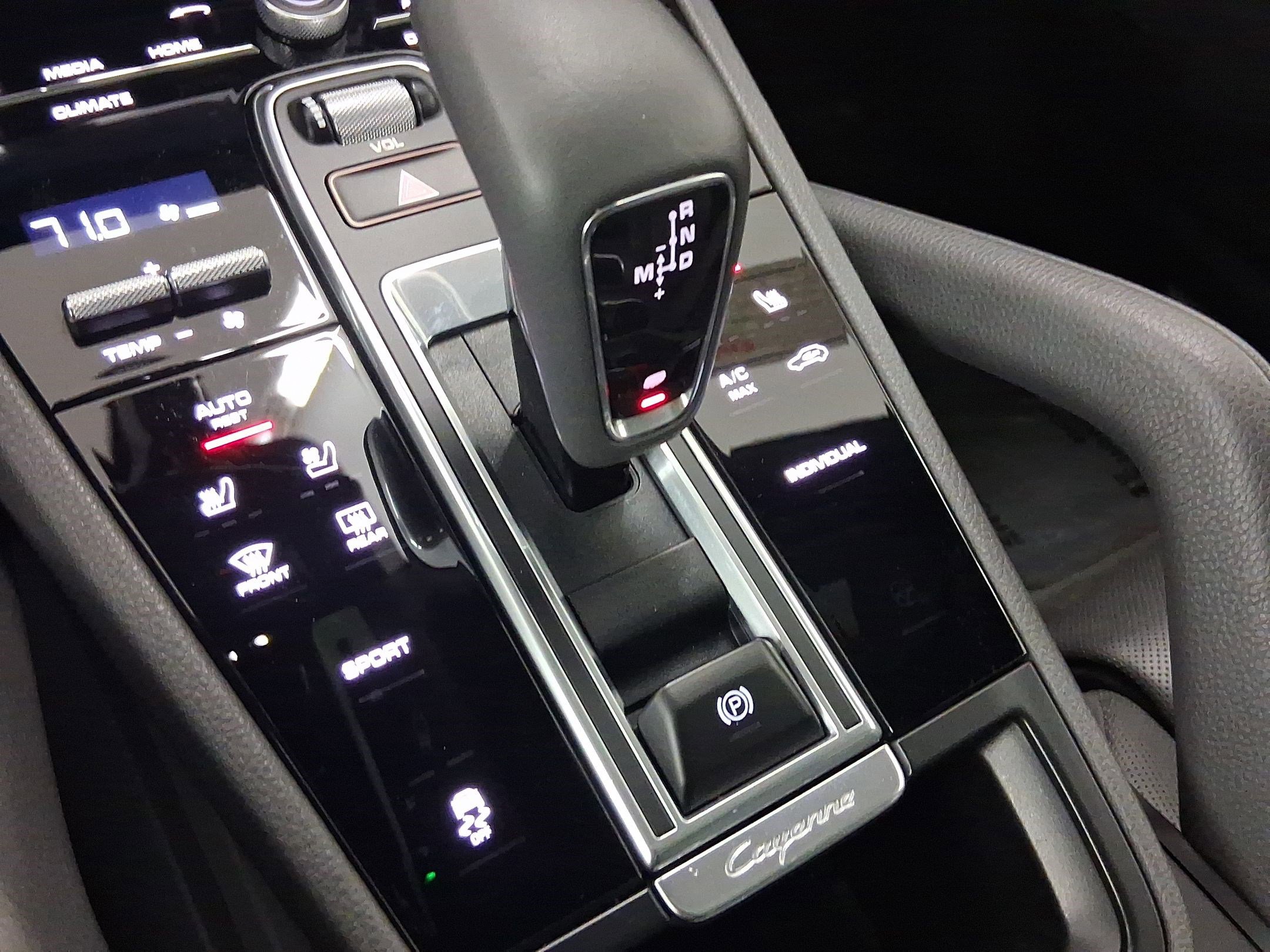 Used 2021 Porsche Cayenne image 25