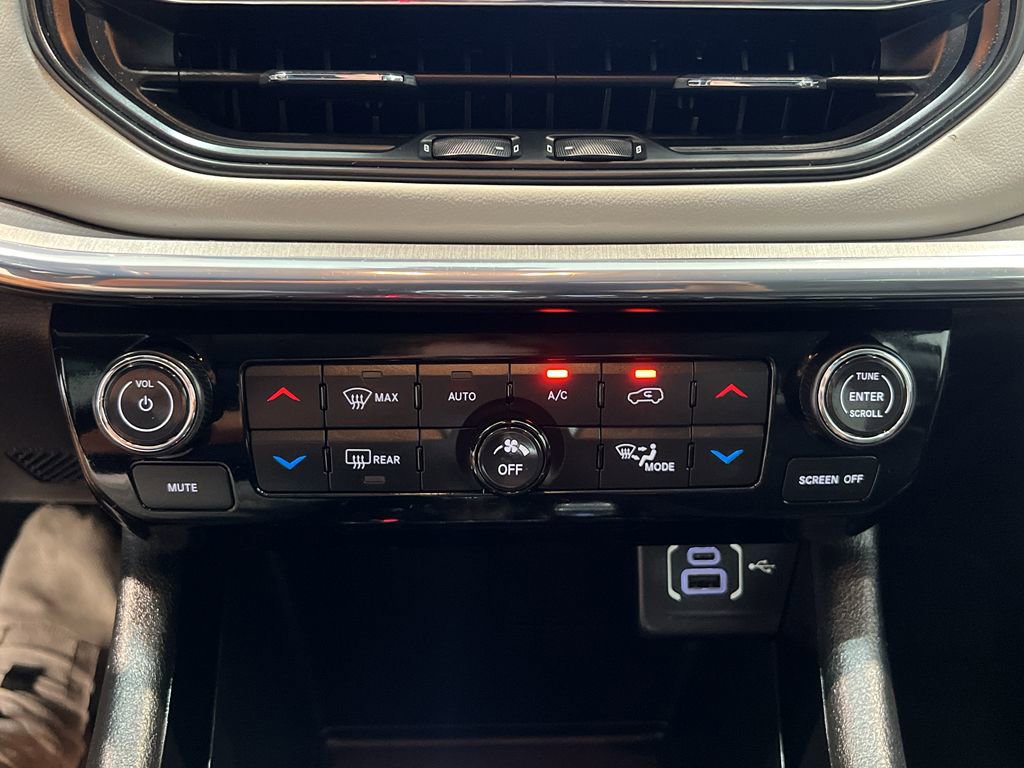 Used 2022 Jeep Compass Limited image 20