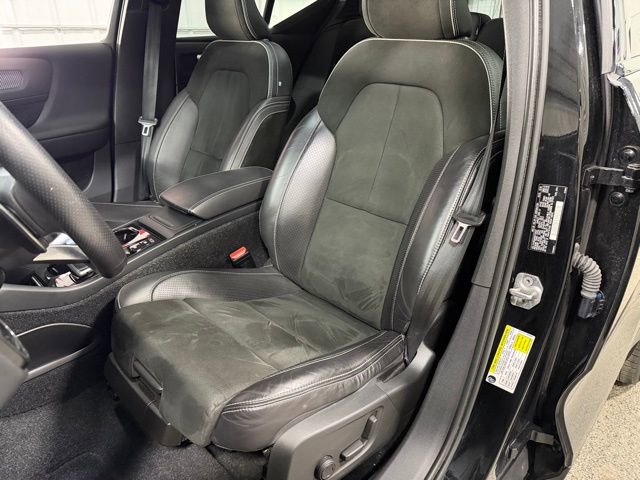 Used 2019 Volvo XC40 T5 R-Design image 22