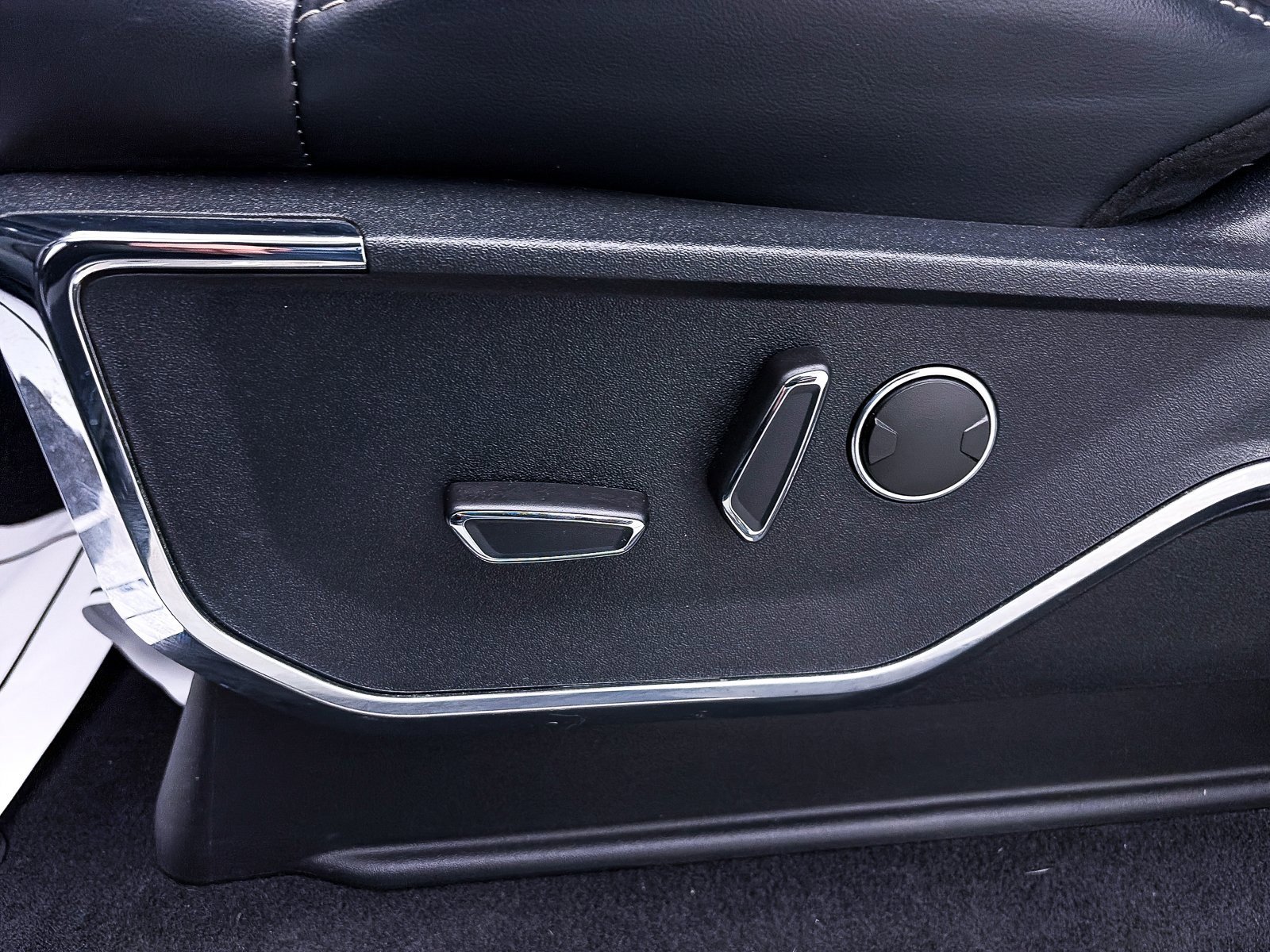 Used 2023 Ford F150 Lightning Platinum image 21