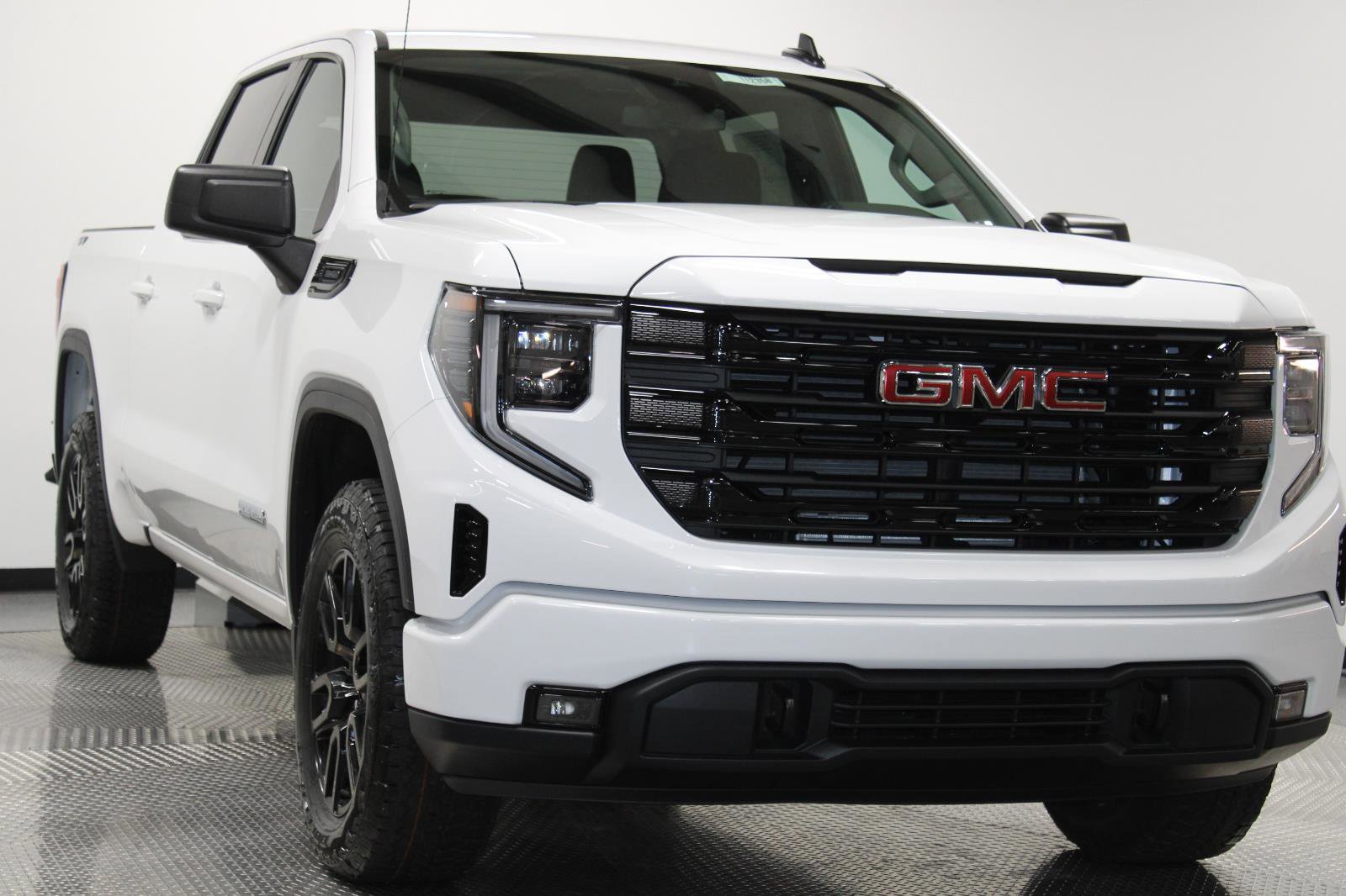 New 2026 GMC Sierra 1500 Elevation image 3