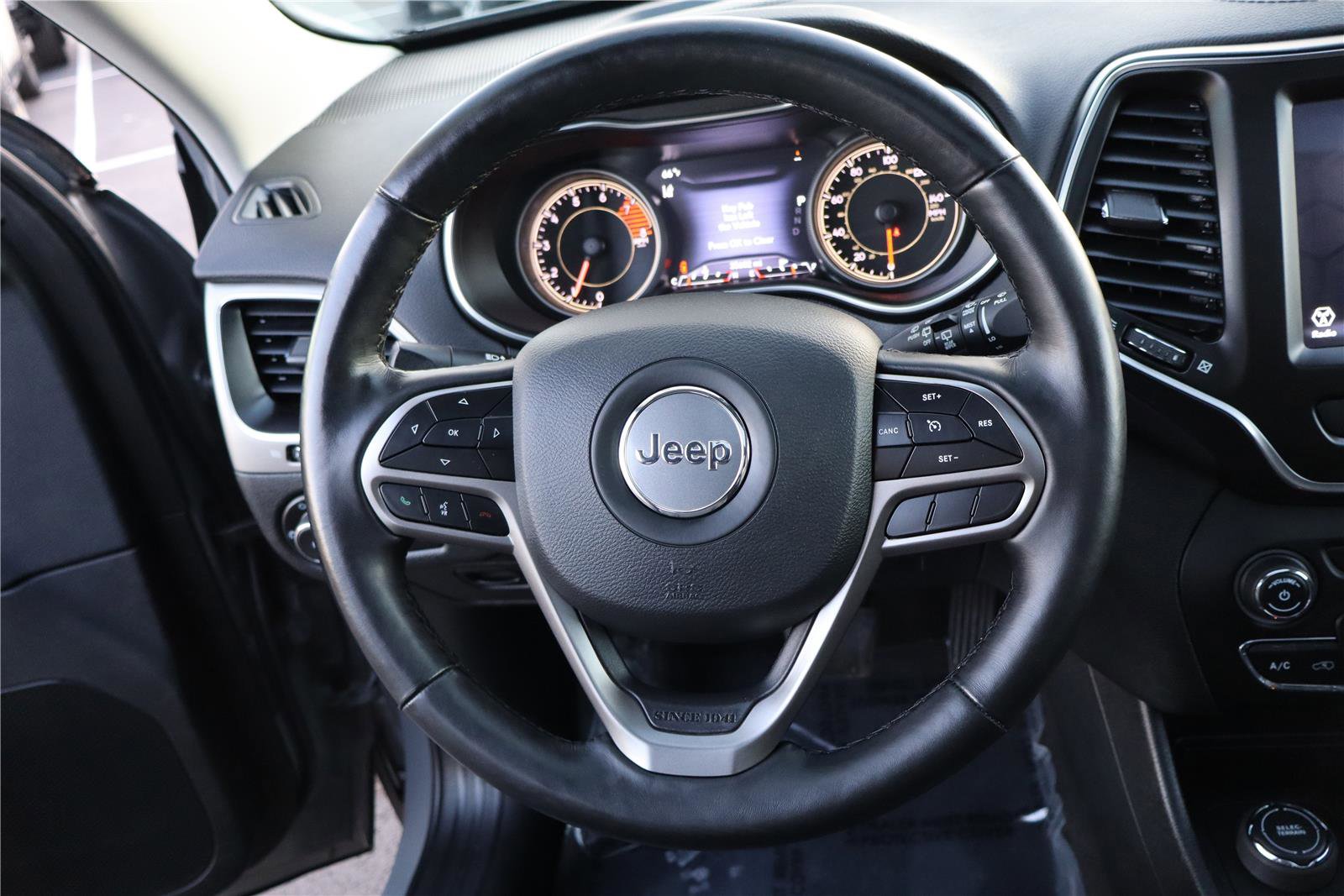 Used 2021 Jeep Cherokee Latitude Lux w/ Sun & Sound Group image 16