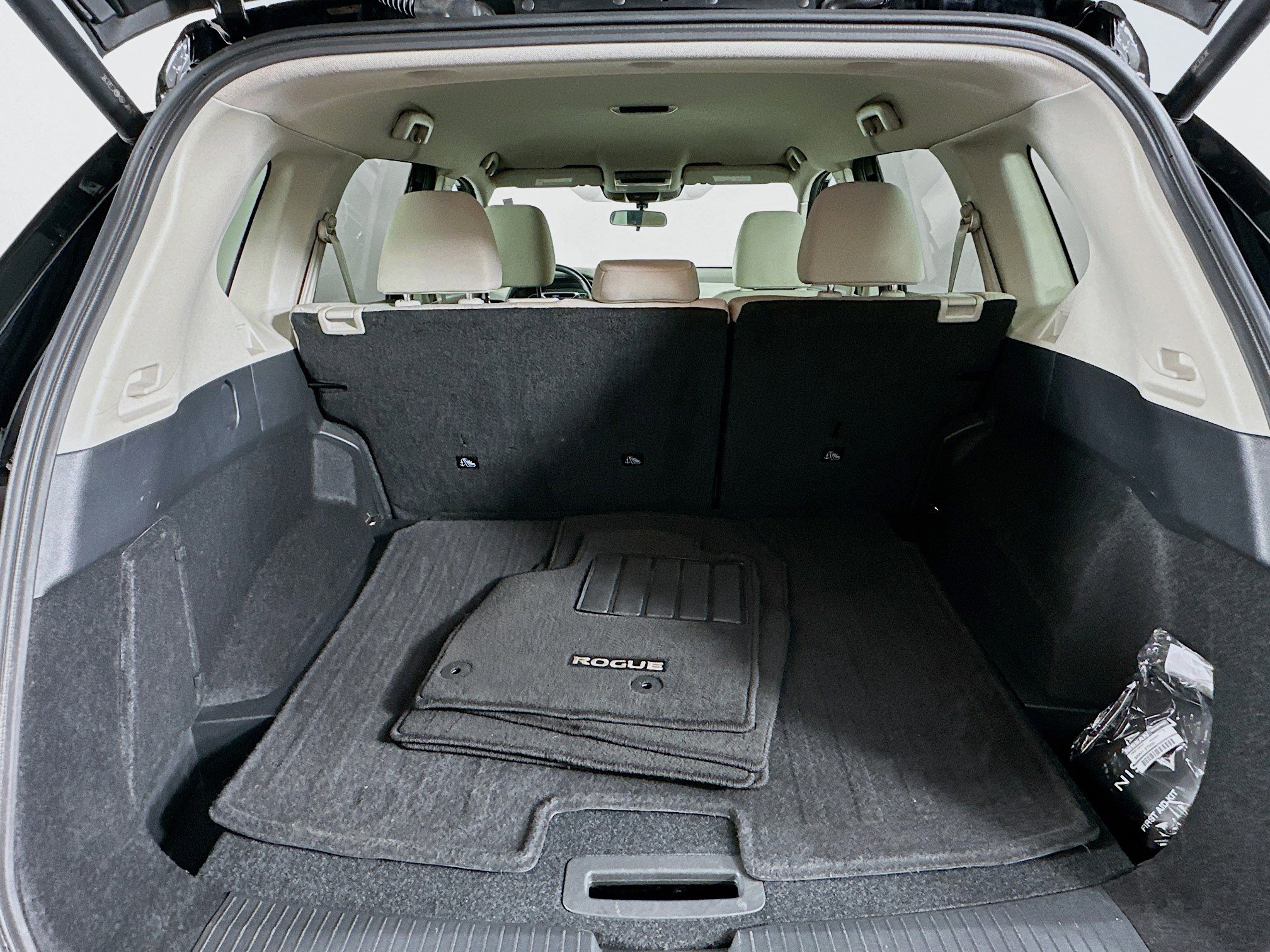 Used 2025 Nissan Rogue SV image 29