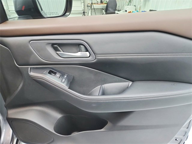 Used 2023 Nissan Rogue SV w/ SV Premium B Package image 36