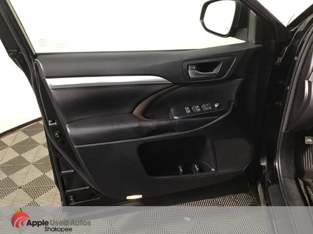 Used 2017 Toyota Highlander XLE image 8
