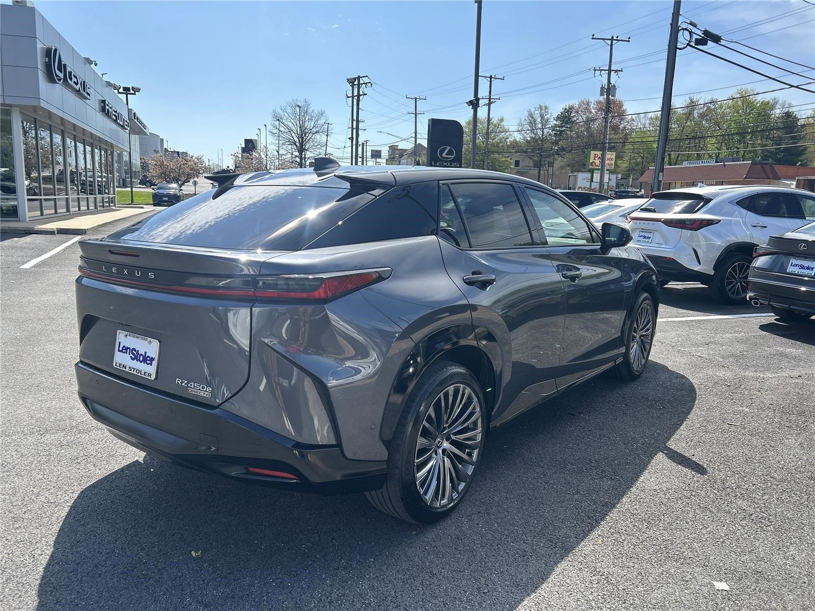 Used 2023 Lexus RZ 450e Premium w/ Accessory Package (2T) image 5