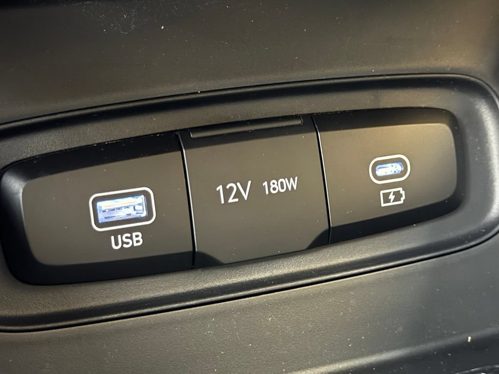 Used 2023 Hyundai Venue SEL FWD image 25
