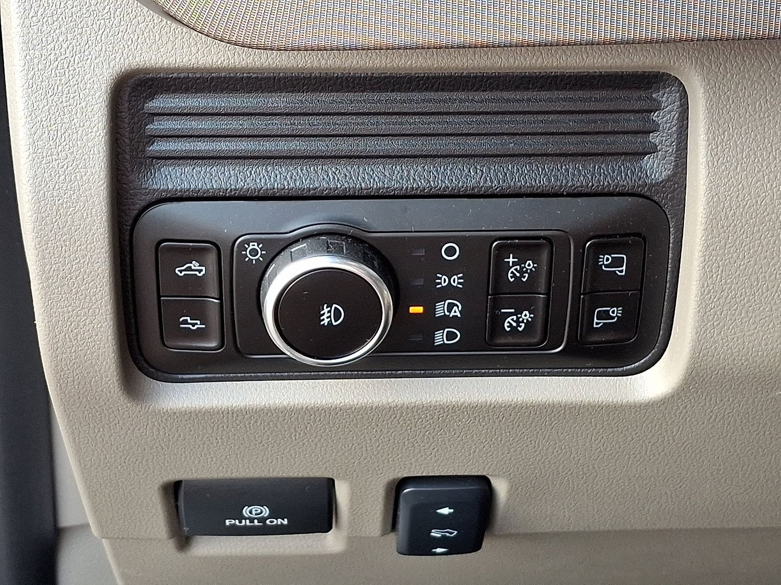 Certified 2026 Ford F450 Platinum w/ Platinum Plus Package image 28