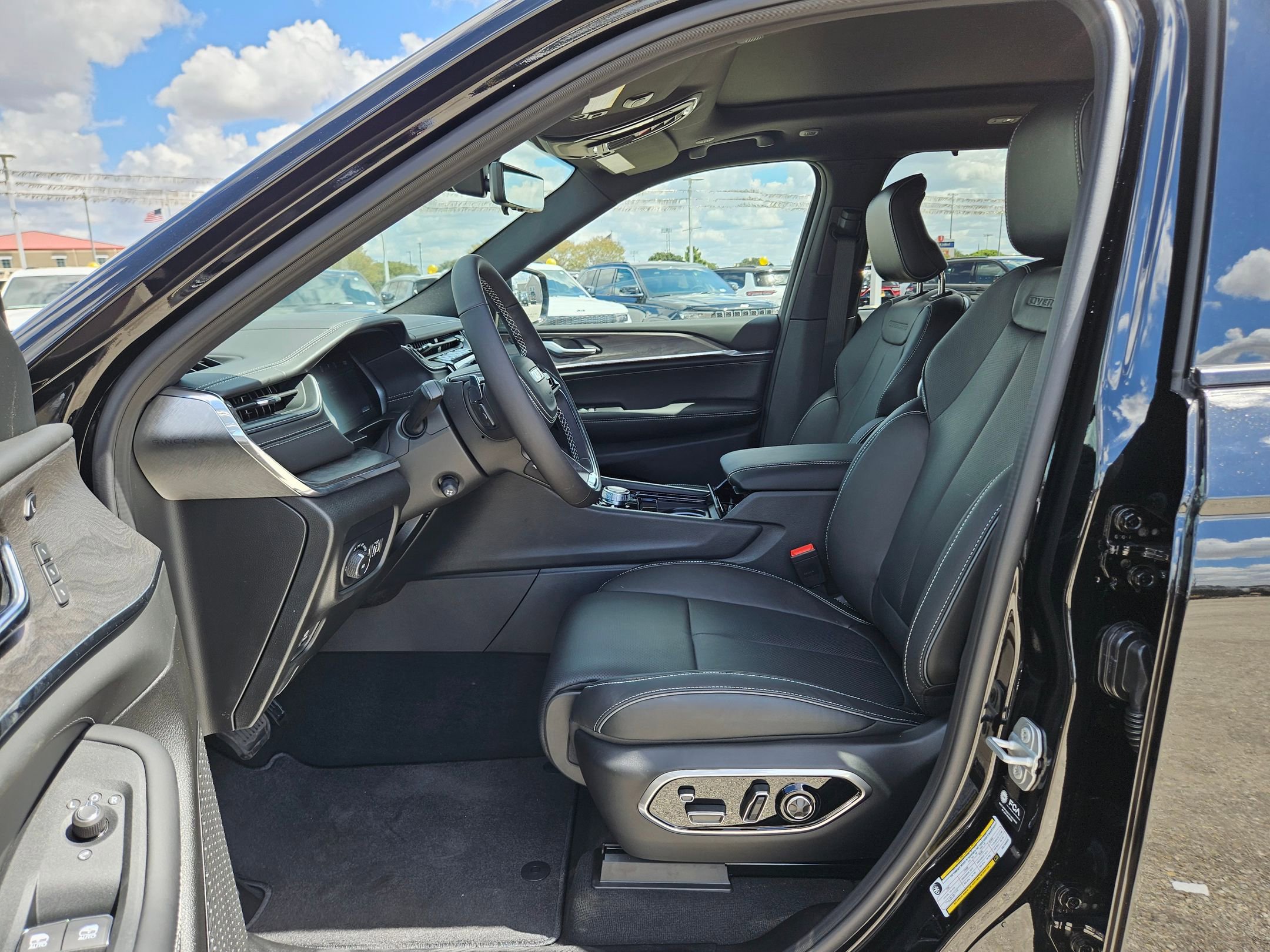 New 2025 Jeep Grand Cherokee Overland w/ Luxury Tech Group IV image 9