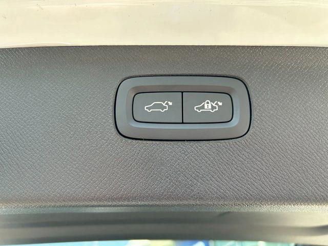 New 2025 Volvo XC90 T8 Plus w/ Protection Package Premier image 18
