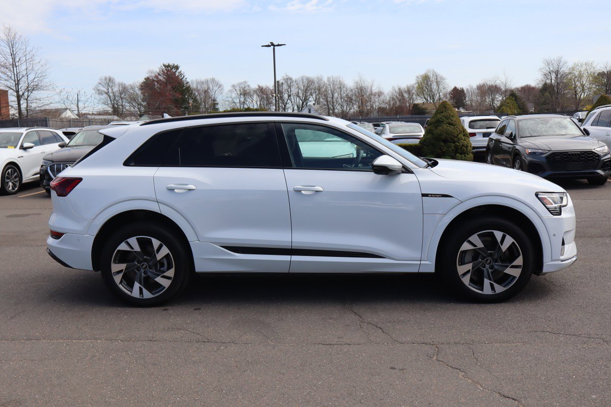 Used 2021 Audi e-tron Premium w/ Convenience Plus Package AWD/4WD image 4