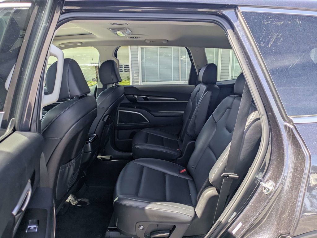 Used 2025 Kia Telluride S image 15