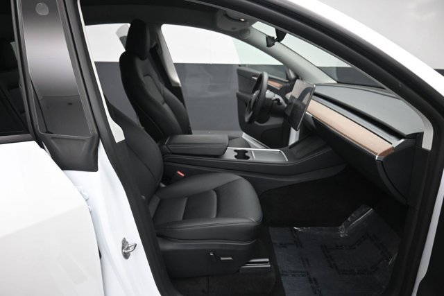 Used 2025 Tesla Model Y Long Range RWD image 26