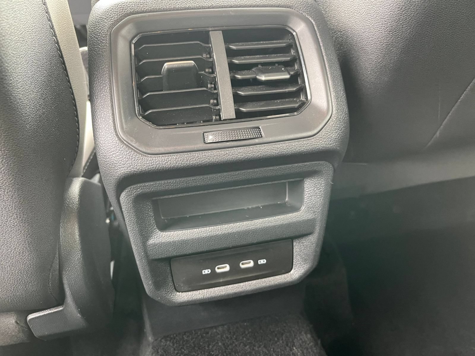 Used 2026 Volkswagen Taos SE AWD/4WD image 19