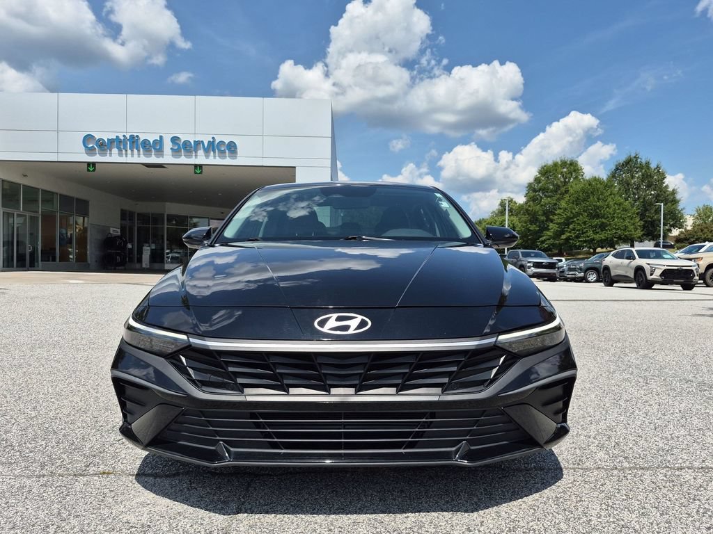 Used 2025 Hyundai Elantra SE FWD image 8