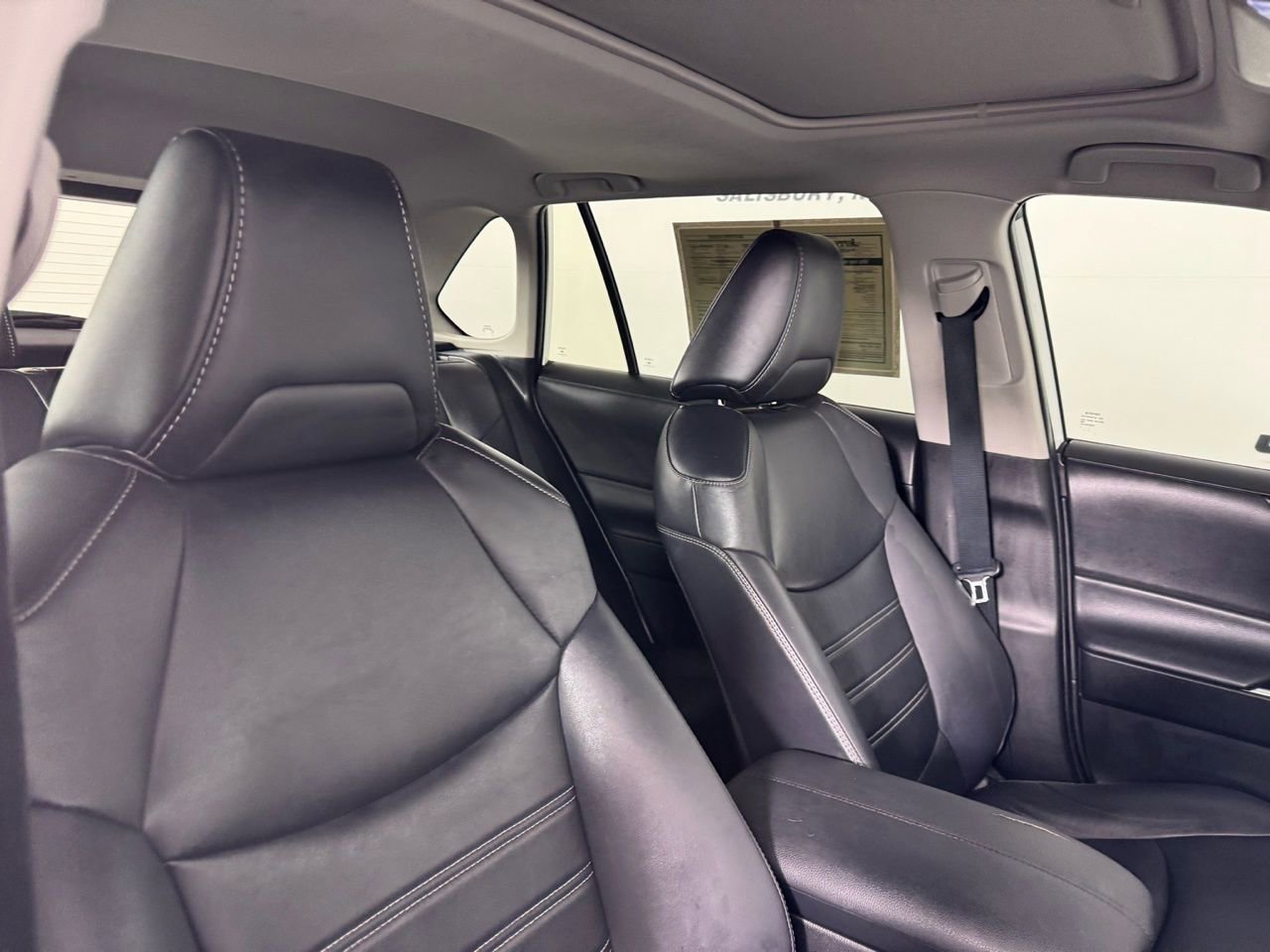 Used 2020 Toyota RAV4 XLE Premium image 31