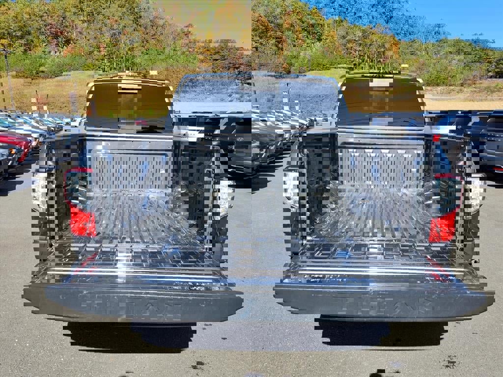 Used 2023 Nissan Titan SV image 10