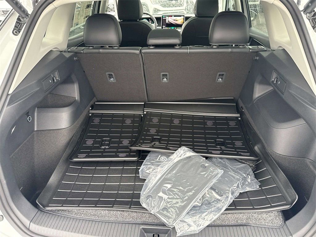 New 2026 Volkswagen Tiguan SE image 24