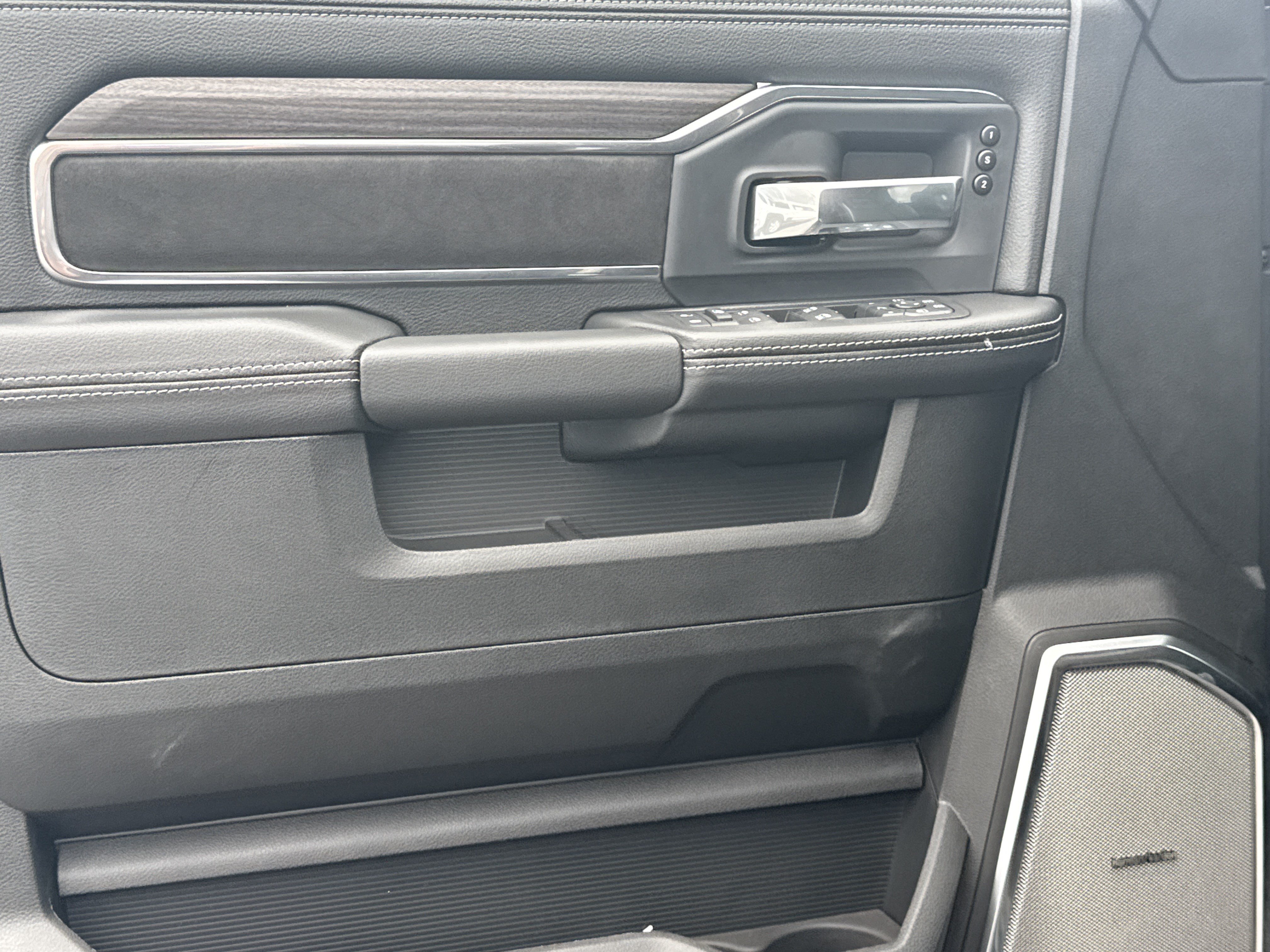 New 2026 RAM 3500 Laramie AWD/4WD image 12