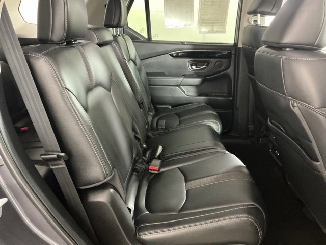 Used 2025 Honda Pilot EX-L image 7