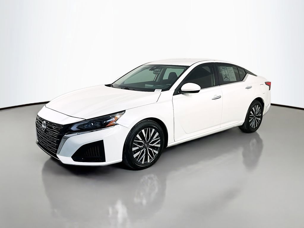 Used 2023 Nissan Altima 2.5 SV FWD image 3