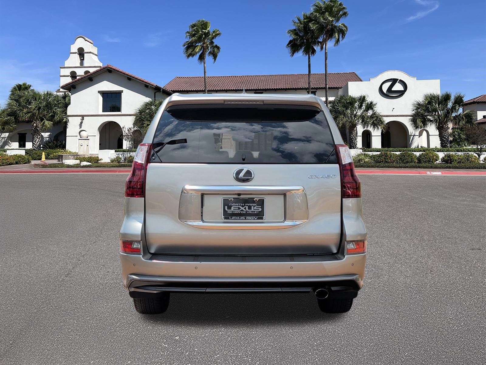 Used 2021 Lexus GX 460 Luxury w/ Sport Design Package AWD/4WD image 3