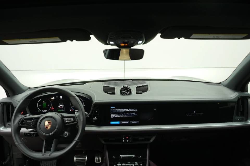 Certified 2025 Porsche Cayenne E-Hybrid AWD/4WD image 16