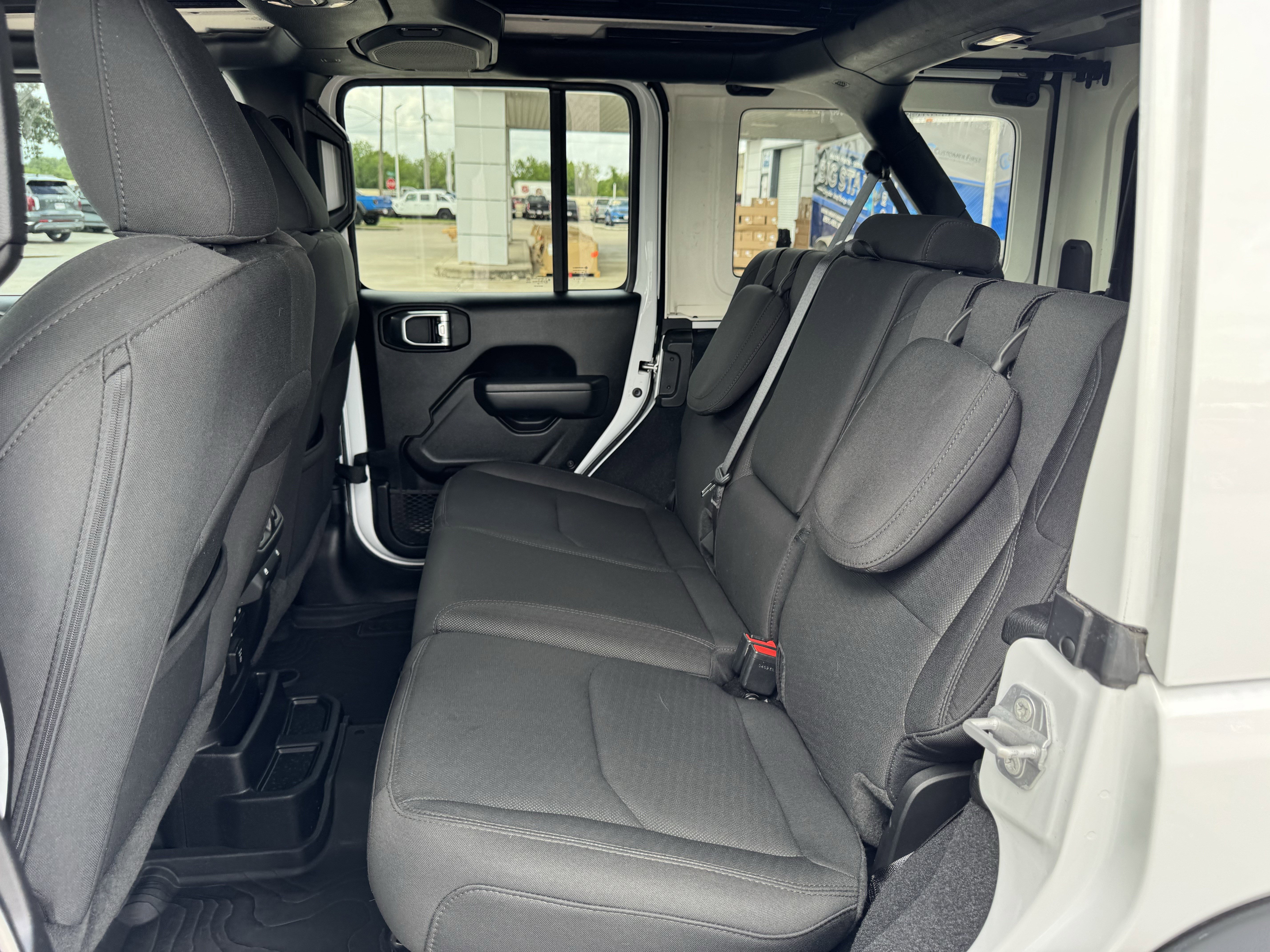 Used 2023 Jeep Wrangler Unlimited w/ Sun & Screen Package image 24