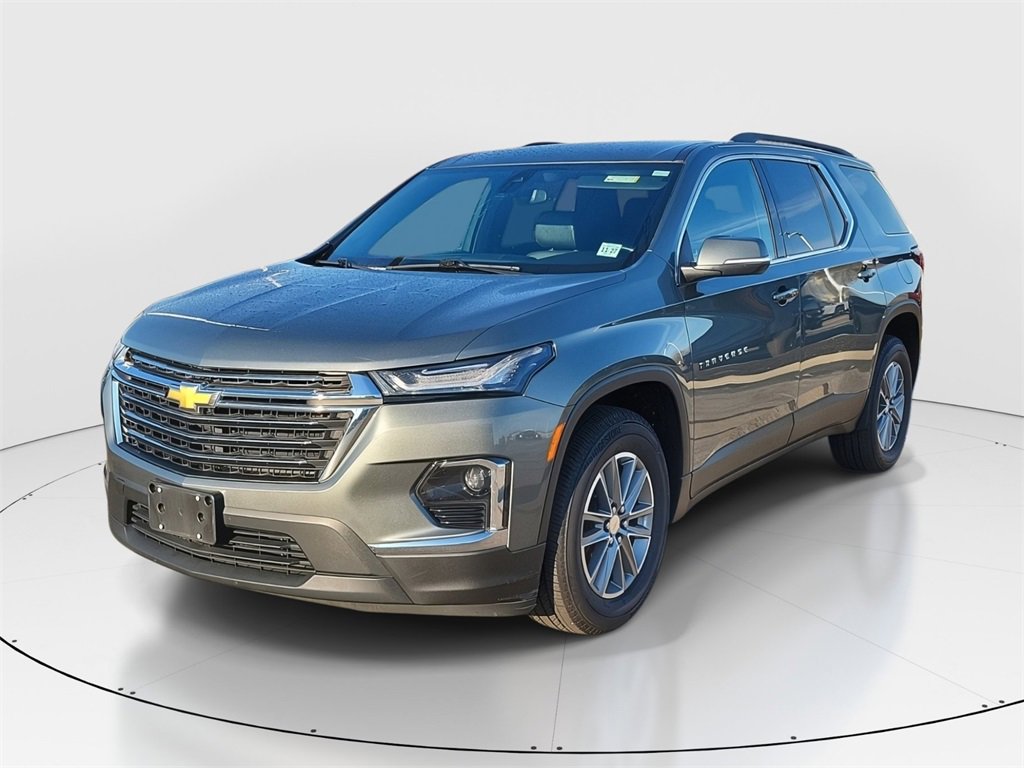 Used 2023 Chevrolet Traverse LT image 2