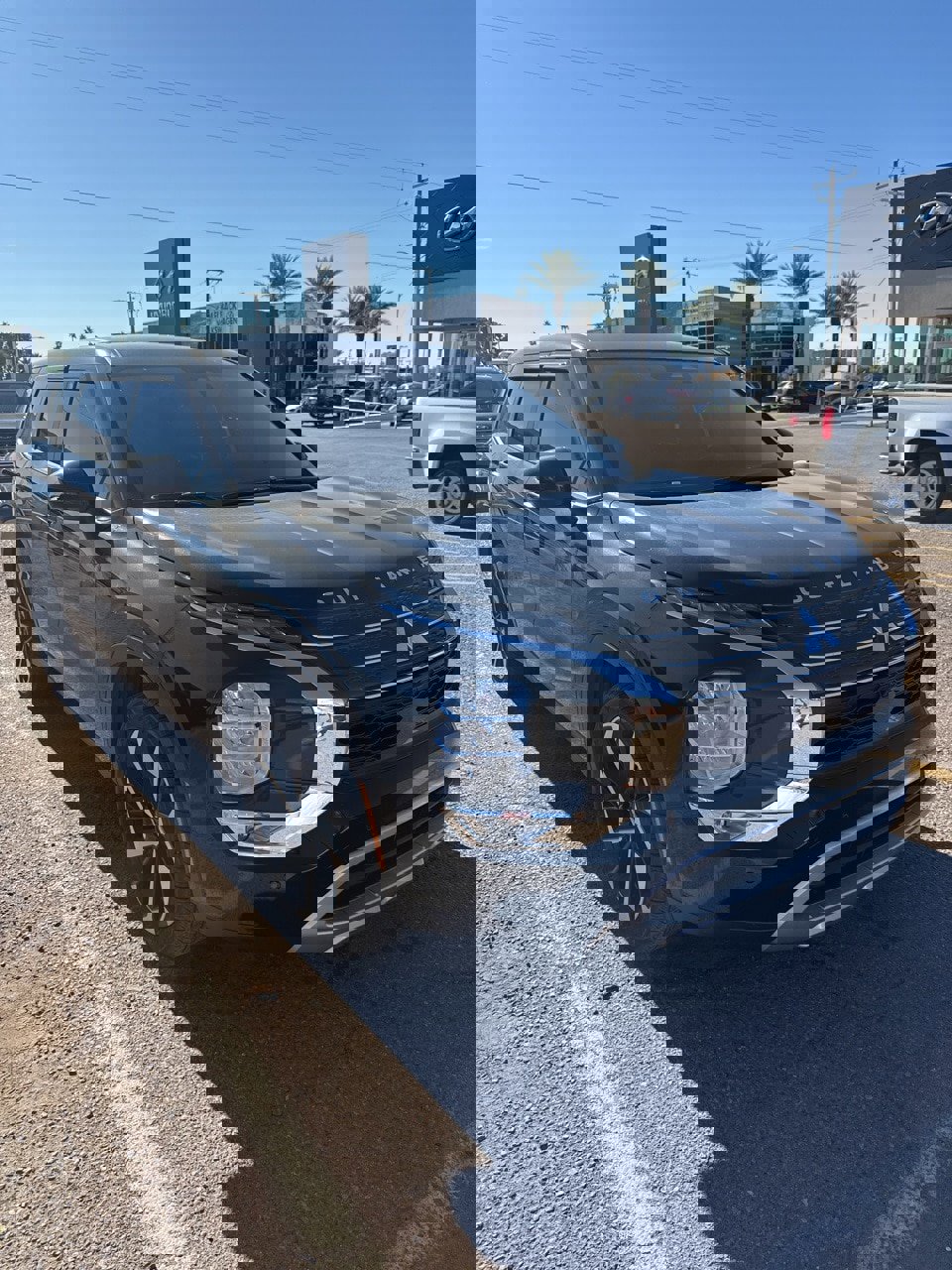 Used 2023 Mitsubishi Outlander SE Black Edition image 2