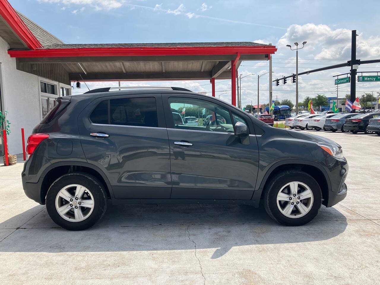Used 2017 Chevrolet Trax LT w/ LT Convenience Package AWD/4WD image 5