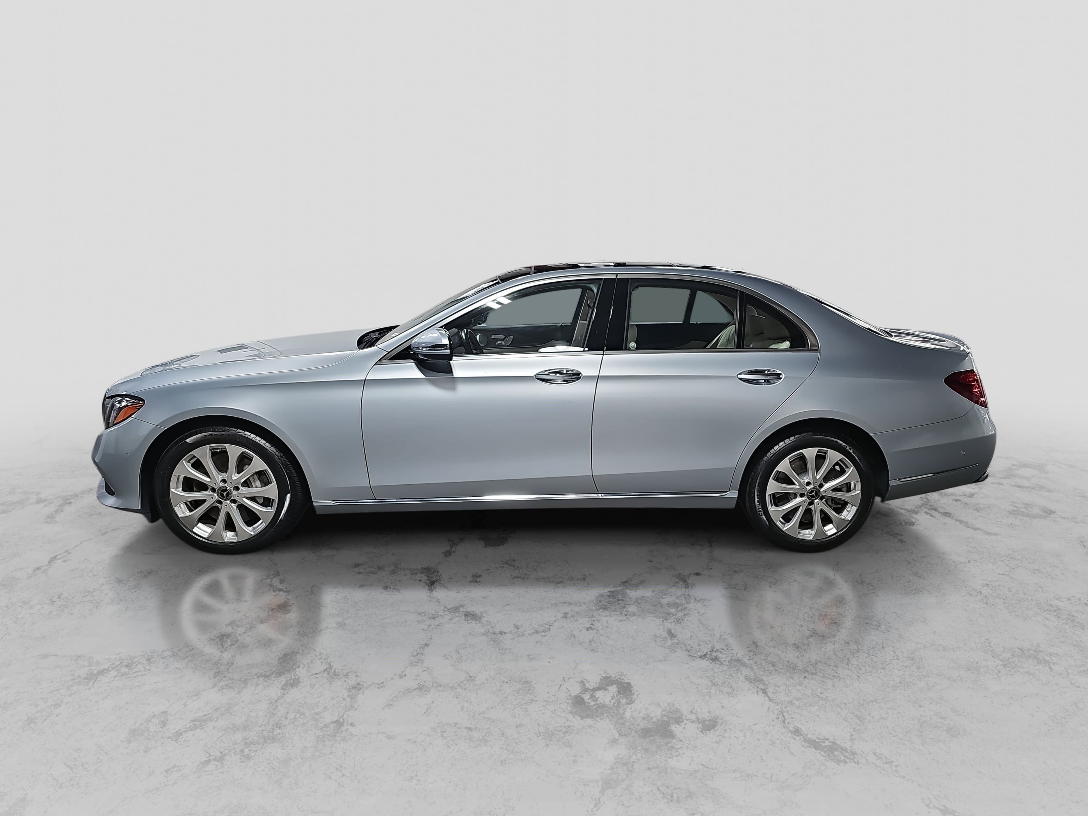 Used 2018 Mercedes-Benz E 400 4MATIC Sedan image 8