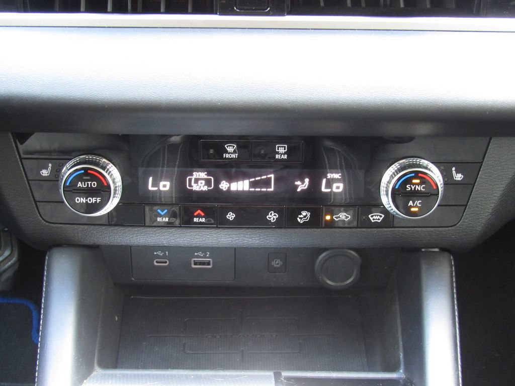 Used 2024 Mitsubishi Outlander 4WD Plug-In Hybrid image 32