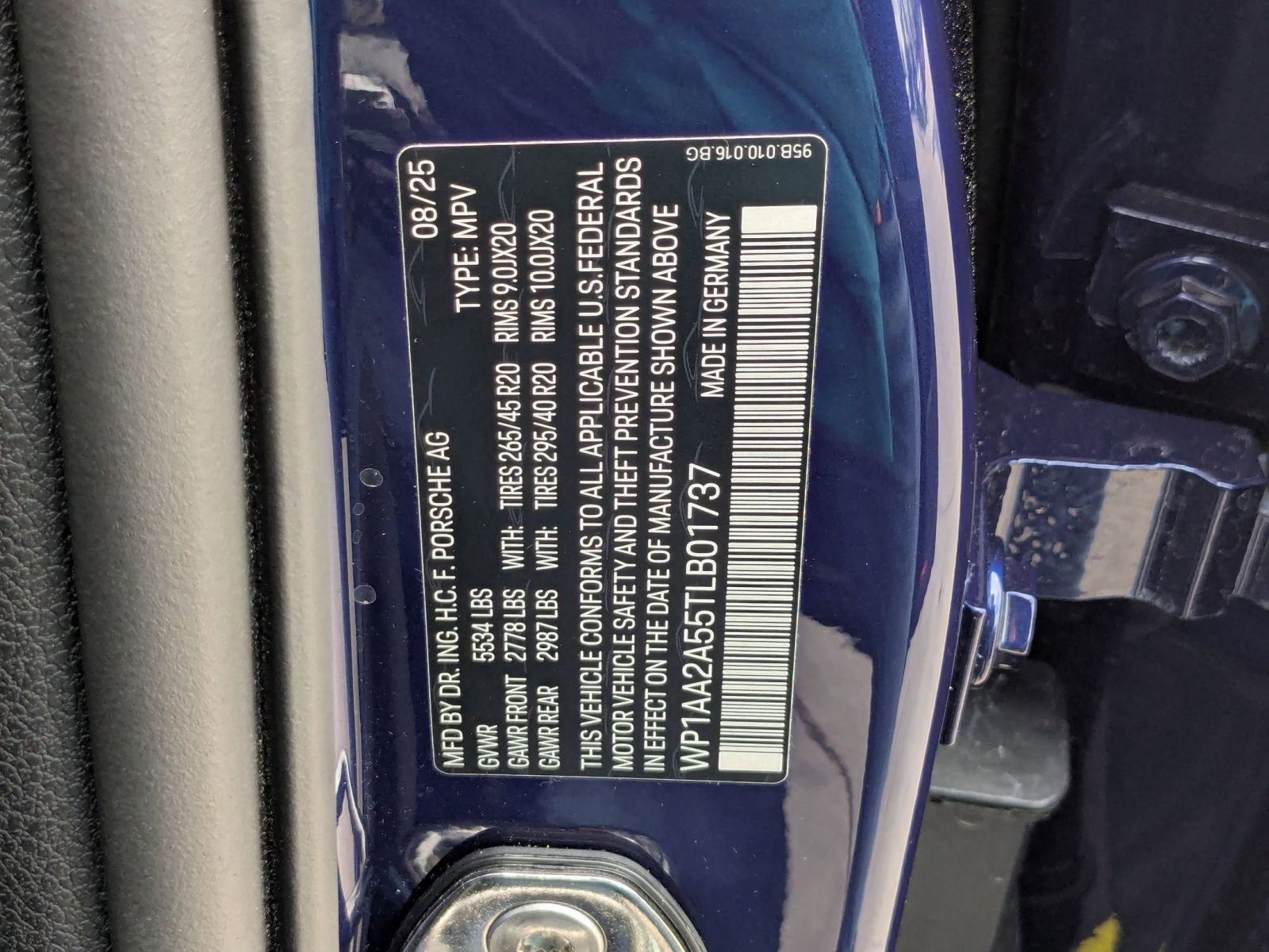 Certified 2026 Porsche Macan AWD/4WD image 30
