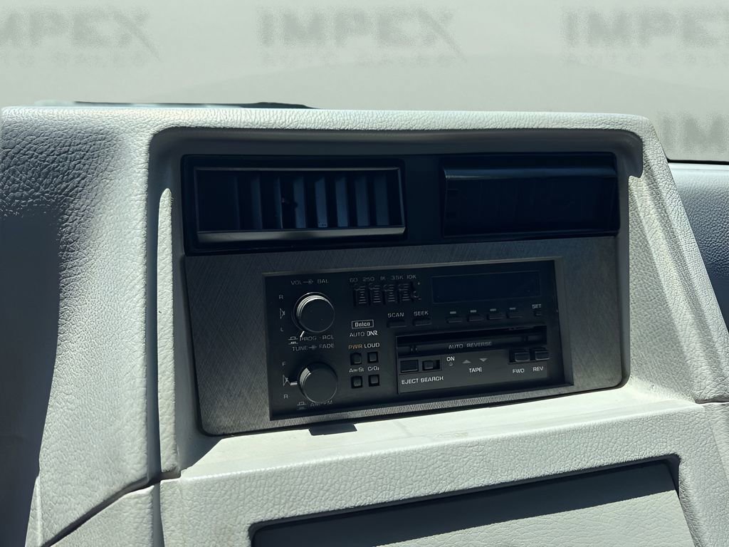 Used 1992 GMC G3500 Rally RWD image 21