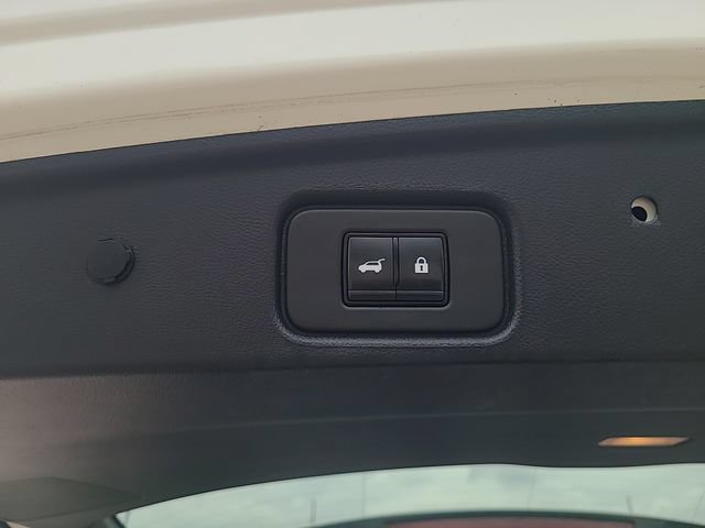 Used 2024 Nissan Pathfinder SL AWD/4WD image 34
