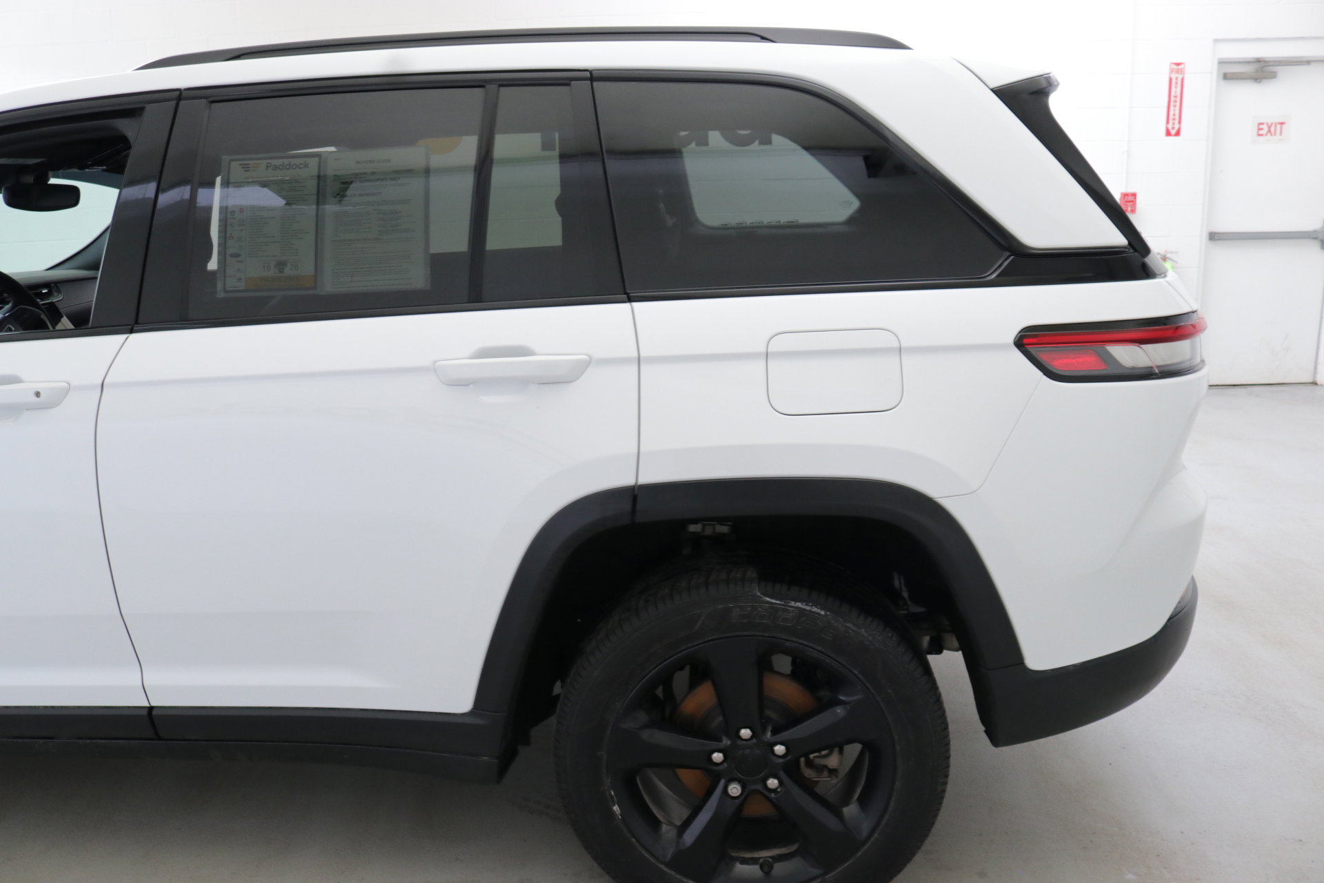 Used 2023 Jeep Grand Cherokee Altitude image 5