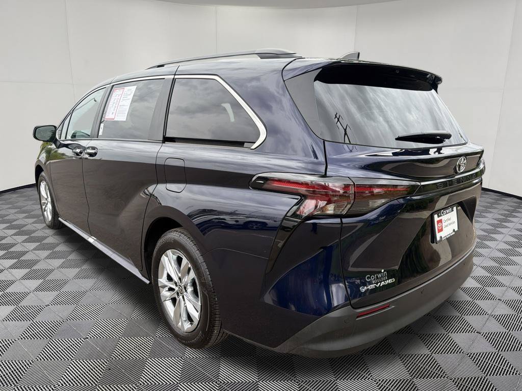 Used 2026 Toyota Sienna XLE AWD/4WD image 5