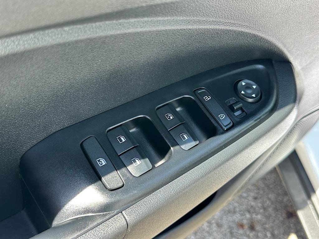 Used 2024 Hyundai Venue SEL FWD image 14