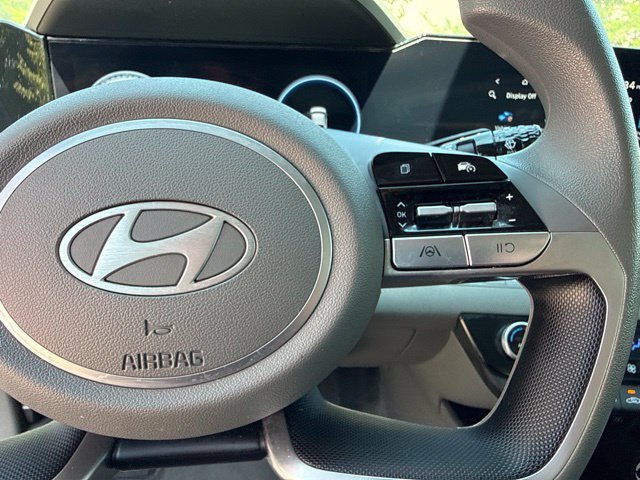 Used 2024 Hyundai Elantra SEL FWD image 31