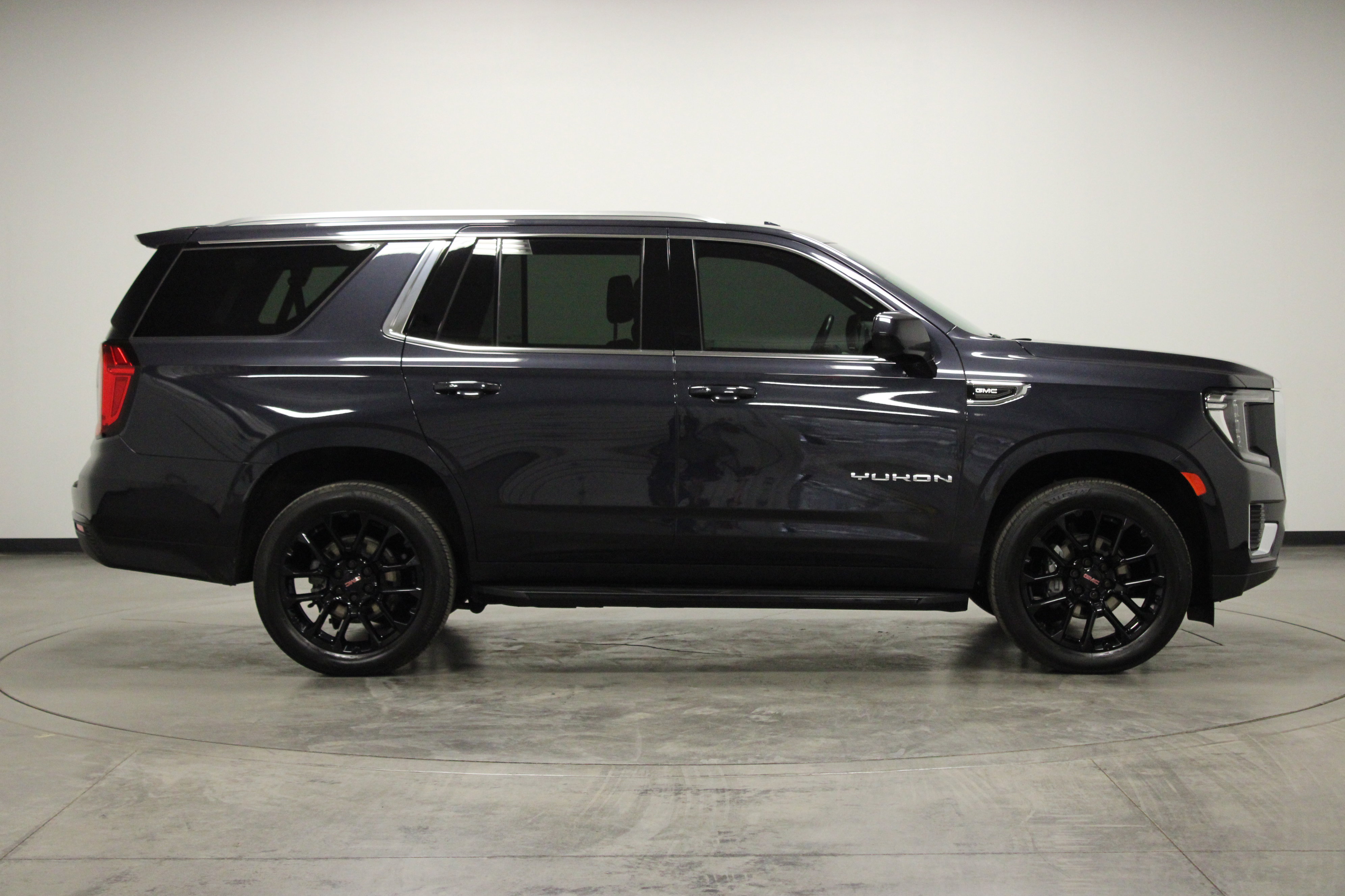 Used 2023 GMC Yukon SLE image 9