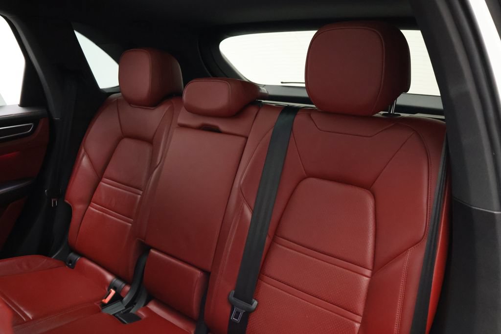 Certified 2023 Porsche Cayenne S AWD/4WD image 18