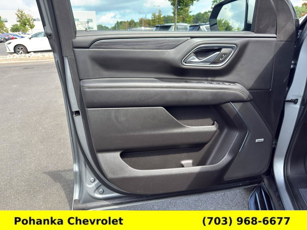 Certified 2023 GMC Yukon SLT w/ SLT Luxury Package AWD/4WD image 17