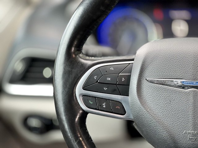 Used 2021 Chrysler Pacifica Touring-L image 38