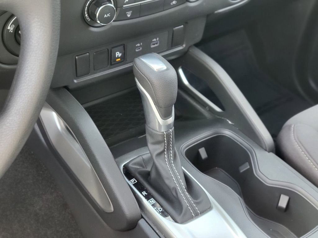 Used 2024 Nissan Frontier SV w/ Technology Package image 23