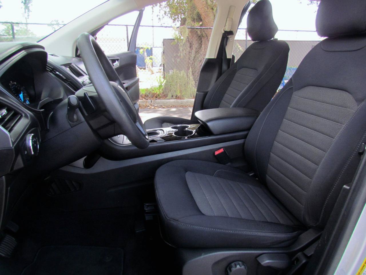 Used 2018 Ford Edge SE FWD image 17