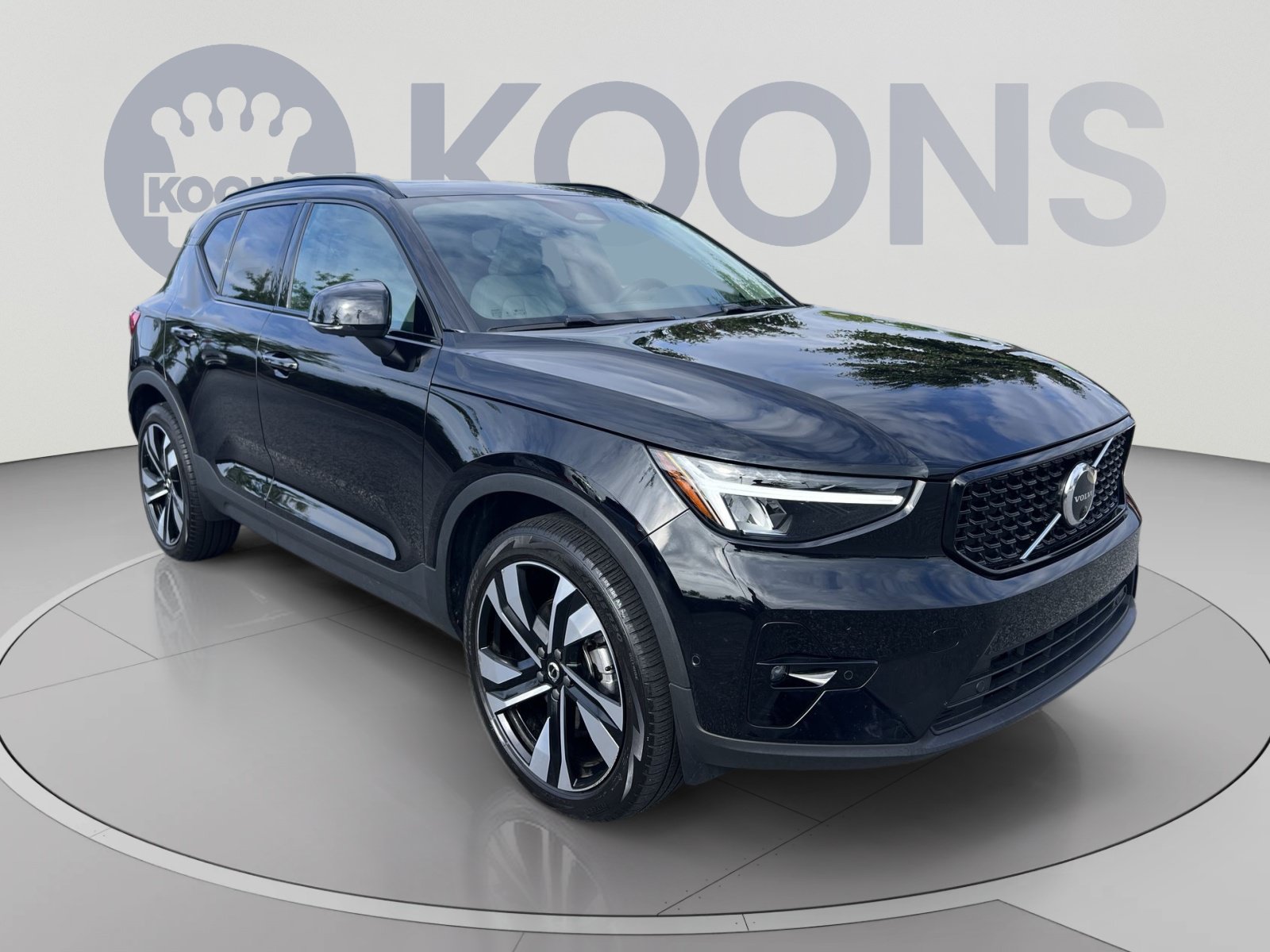 Used 2023 Volvo XC40 B5 Plus w/ Protection Package Premier AWD/4WD image 10