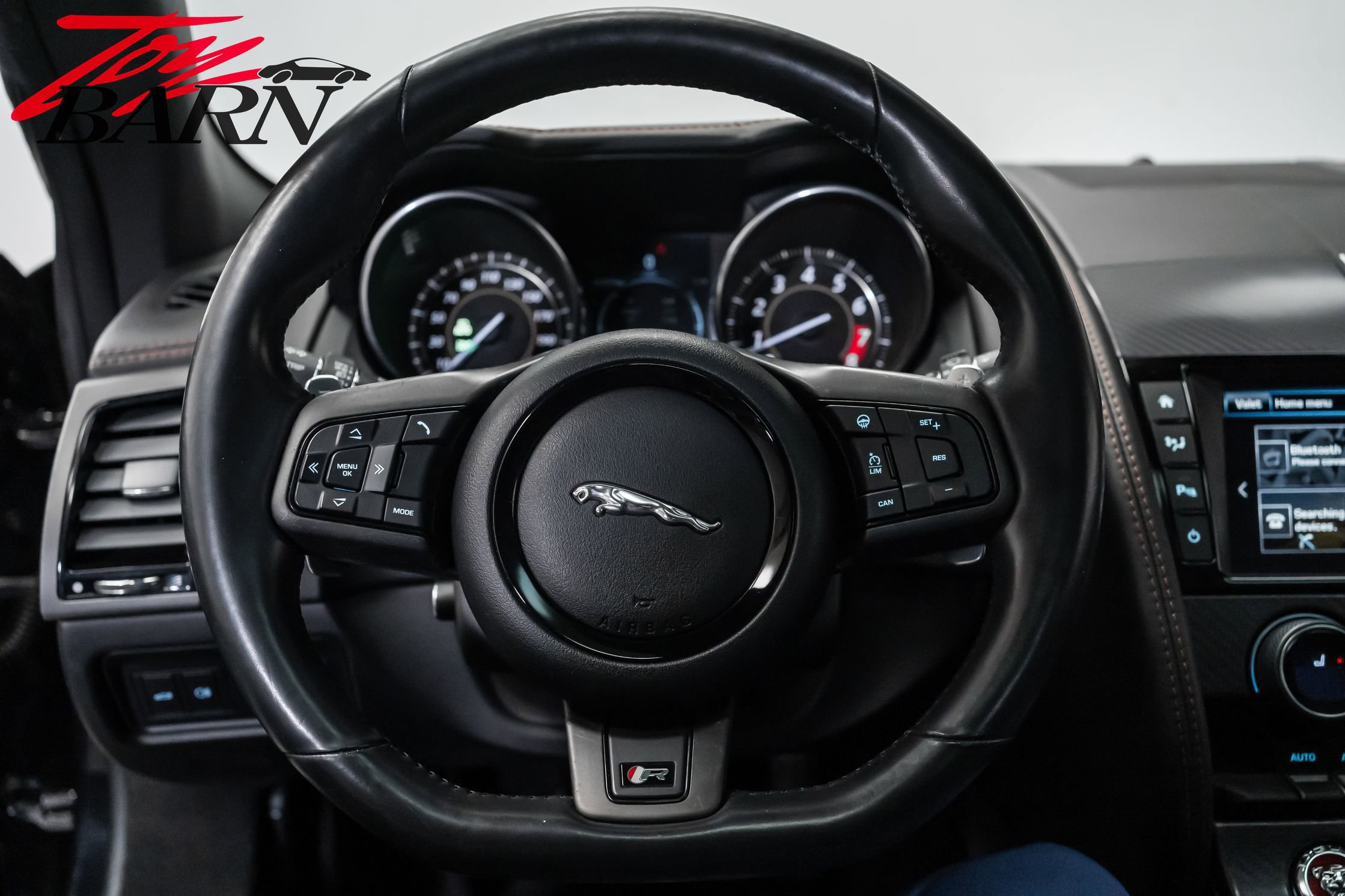 Used 2016 Jaguar F-TYPE R image 32