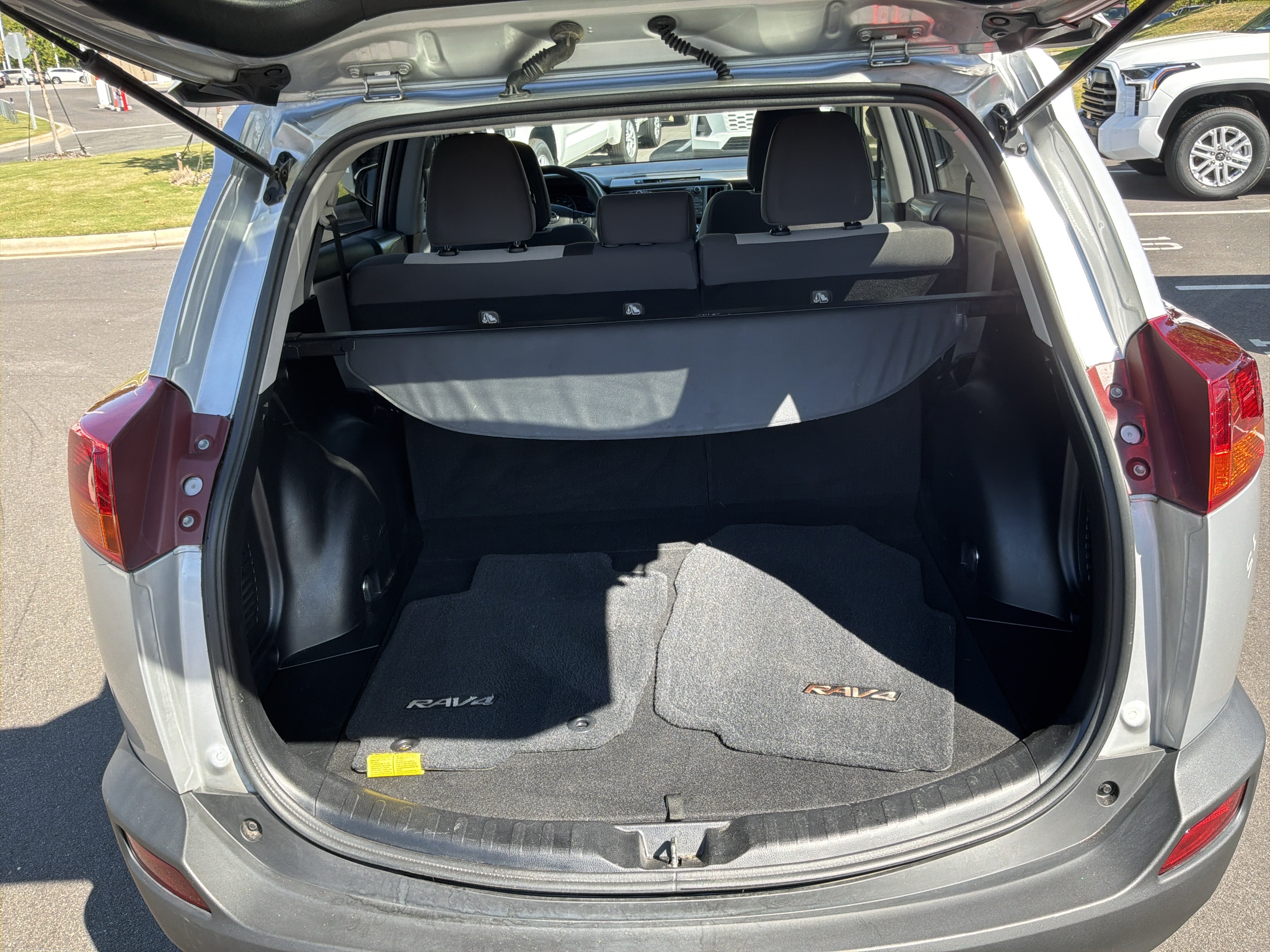 Used 2014 Toyota RAV4 XLE FWD image 31