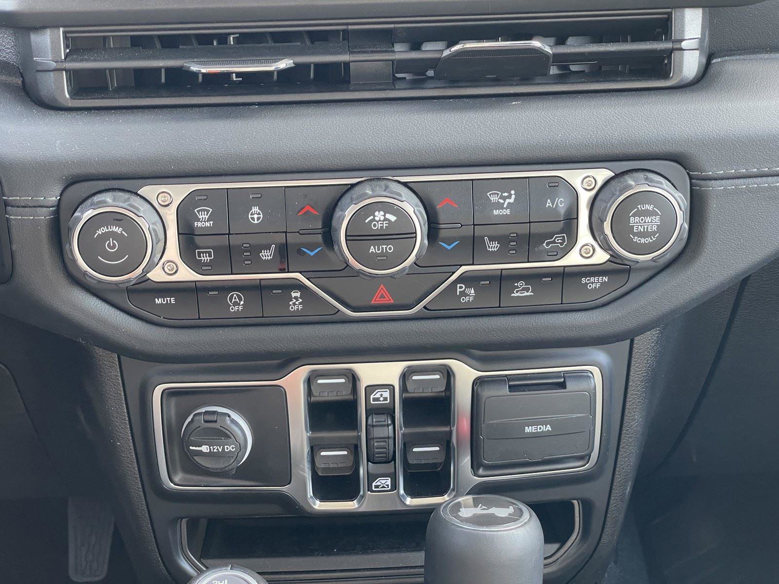 Used 2024 Jeep Wrangler Sahara w/ Safety Group image 22